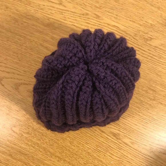HANDMADE CROCHET PURPLE BEANIE - Picture 3 of 4